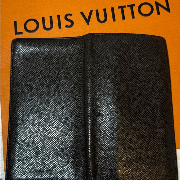 Louis Vuitton Taiga Brazza Black Bifold Wallet - Picture 9 of 9